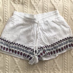 Romeo & Juliet couture white embroidered shorts